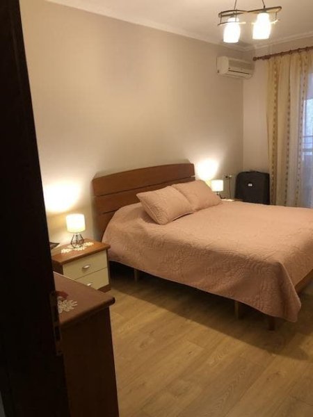Tirane, jepet me qera apartament 1+1 Kati 4, 65 m² 370 € (Rruga Thoma Koxhaj)