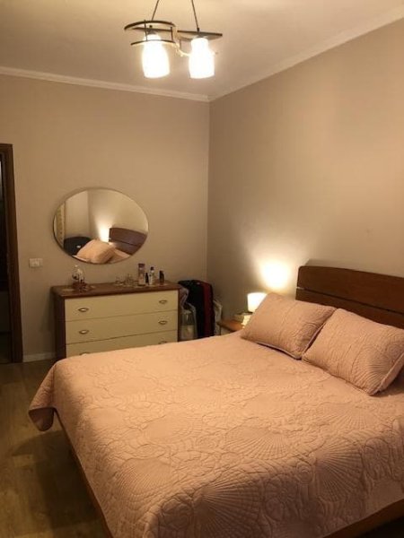 Tirane, jepet me qera apartament 1+1 Kati 4, 65 m² 370 € (Rruga Thoma Koxhaj)