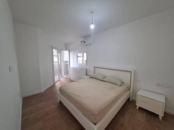 Vlore, jepet me qera apartament 2+1 Kati 3, 550 € (Skelë, pas Riviera, Vlorë)