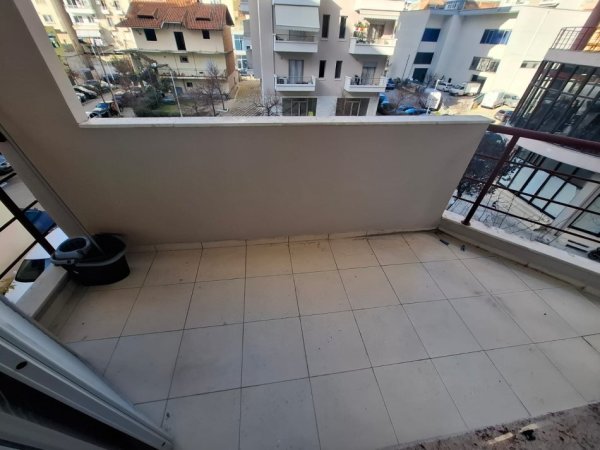 Vlore, jepet me qera apartament 2+1 Kati 3, 550 € (Skelë, pas Riviera, Vlorë)