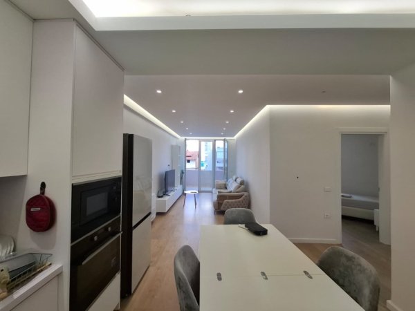 Vlore, jepet me qera apartament 2+1 Kati 3, 550 € (Skelë, pas Riviera, Vlorë)