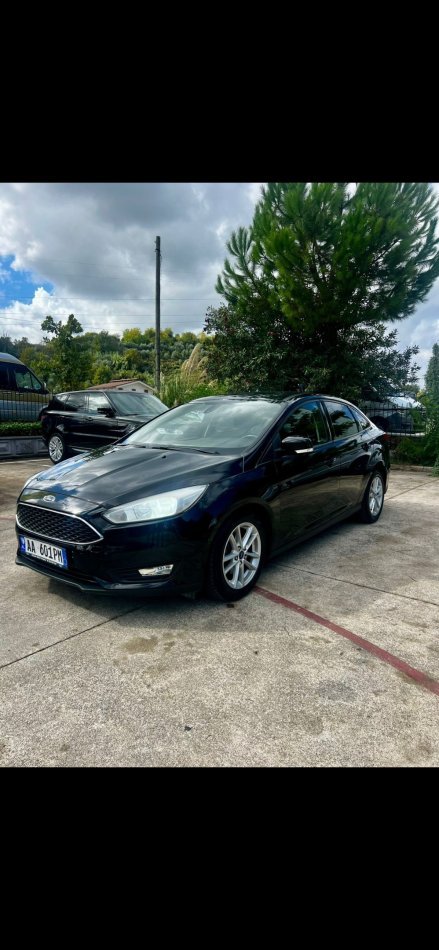 Tirane, shitet makine  Ford Focus Nafte, e zeze automatik Klima 105.000 km 8.000€