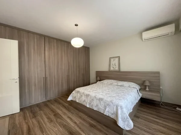 Tirane, jepet me qera apartament 2+1 Kati 1, 140 m² 1.500 € 