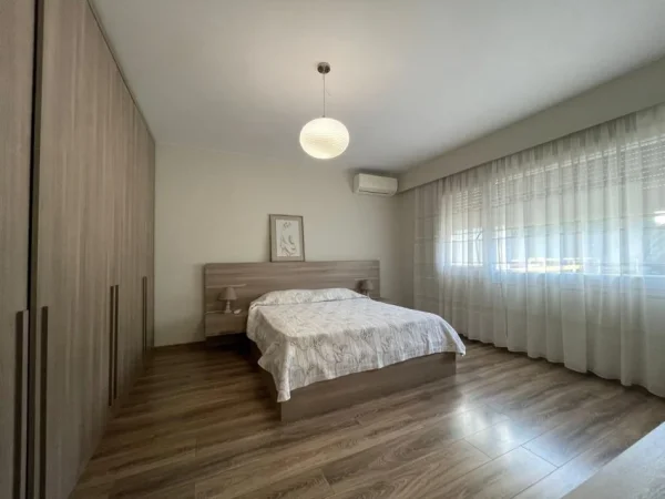 Tirane, jepet me qera apartament 2+1 Kati 1, 140 m² 1.500 € 