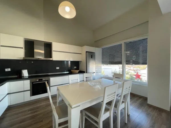 Tirane, jepet me qera apartament 2+1 Kati 1, 140 m² 1.500 € 