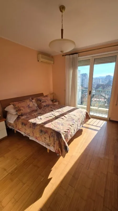 Tirane, jepet me qera apartament 2+1 Kati 1, 140 m² 1.500 € 