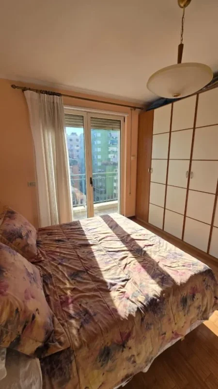 Tirane, jepet me qera apartament 2+1 Kati 1, 140 m² 1.500 € 