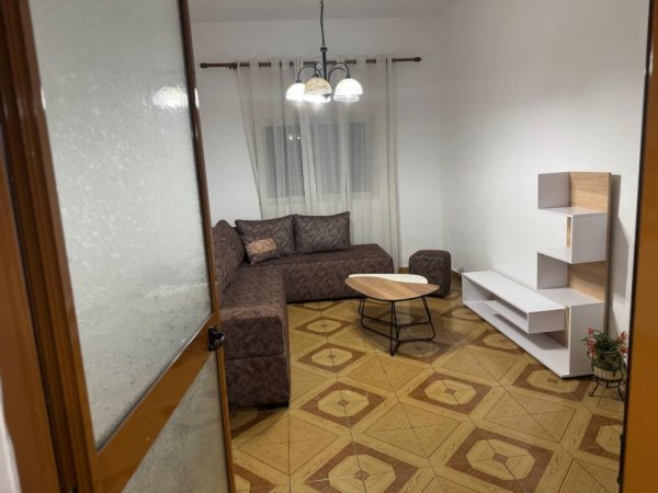 Tirane, jepet me qera apartament 1+1 Kati 2, 45 m² 500 € (Gjimnazi Besnik Sykja)