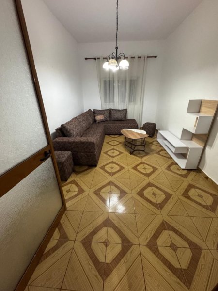 Tirane, jepet me qera apartament 1+1 Kati 2, 45 m² 500 € (Gjimnazi Besnik Sykja)