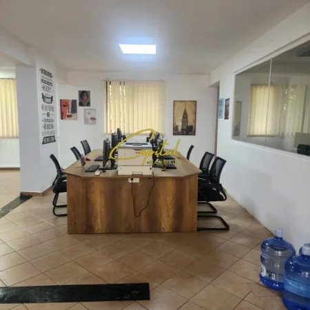 Tirane, jepet me qera ambjent biznesi Kati 1, 120 m² 800 € (ISH PARKU)