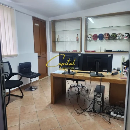 Tirane, jepet me qera ambjent biznesi Kati 1, 120 m² 800 € (ISH PARKU)