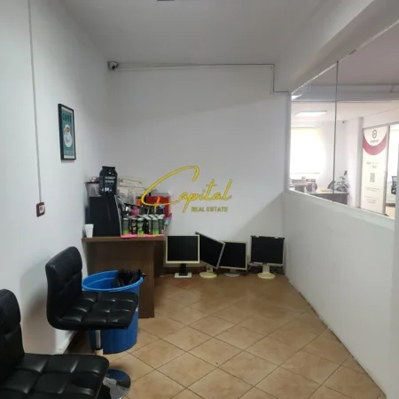 Tirane, jepet me qera ambjent biznesi Kati 1, 120 m² 800 € (ISH PARKU)