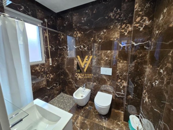 Tirane, jepet me qera apartament 2+1+Ballkon Kati 2, 85 m² 550 € (KOPSHTI BOTANIK)