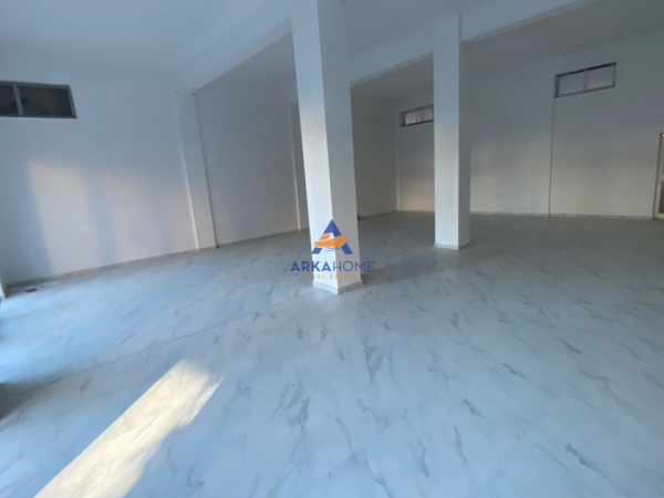 Tirane, jepet me qera ambjent biznesi Kati 0, 120 m² 2.000 € 