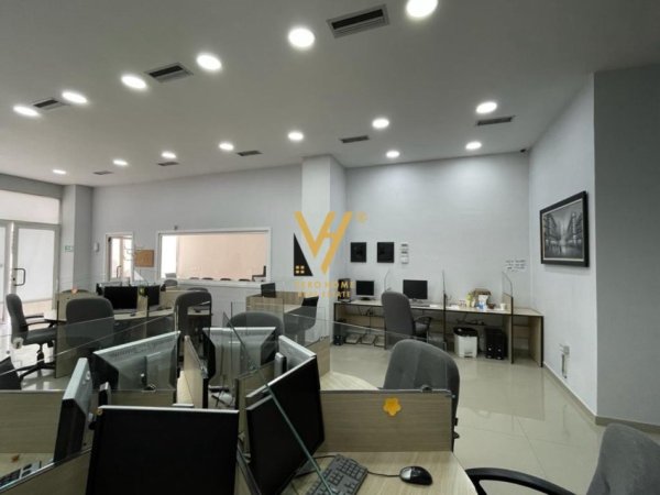 Tirane, jepet me qera zyre Kati 1, 120 m² 1.000 € (ALI DEMI)