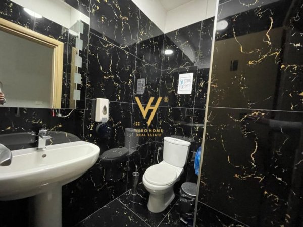 Tirane, jepet me qera zyre Kati 1, 120 m² 1.000 € (ALI DEMI)