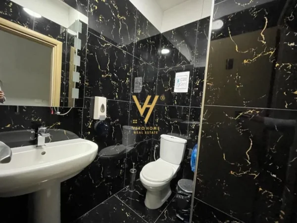 Tirane, jepet me qera zyre Kati 1, 120 m² 1.000 € (ALI DEMI)