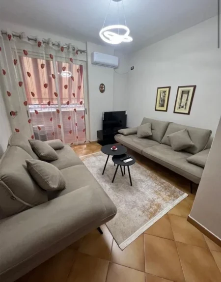 Tirane, jepet me qera apartament 1+1 Kati 6, 65 m² 600 € (BLLOKU)