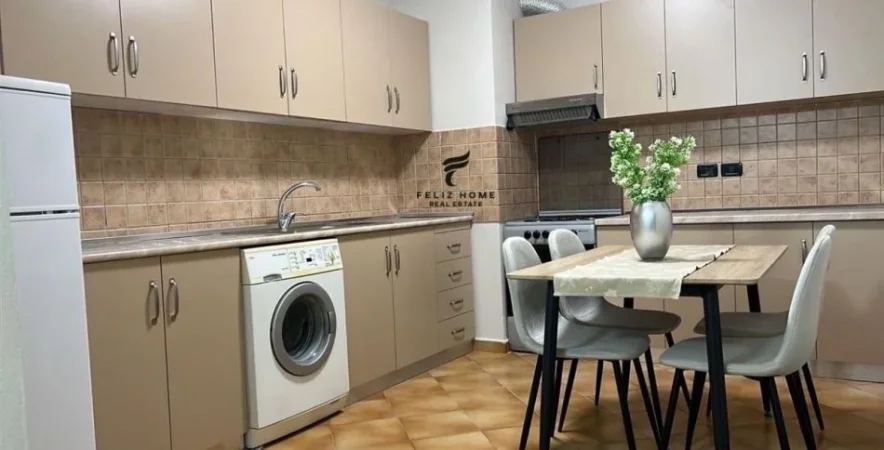 Tirane, jepet me qera apartament 1+1 Kati 6, 65 m² 600 € (BLLOKU)