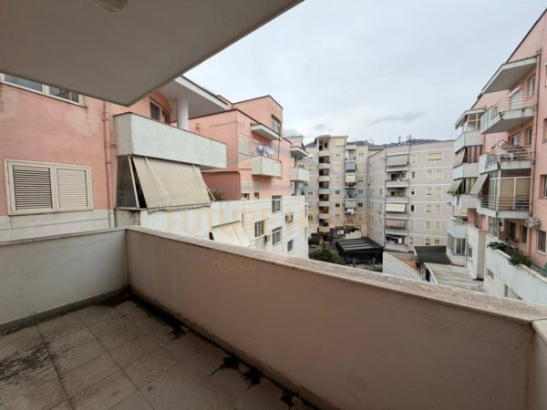 Tirane, shitet apartament 1+1+Ballkon Kati 5, 69 m² 96.698 € (Fresk)