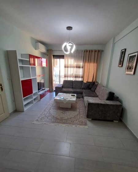Tirane, jepet me qera apartament 2+1+Ballkon , 107 m² 450 € (ASTIR)