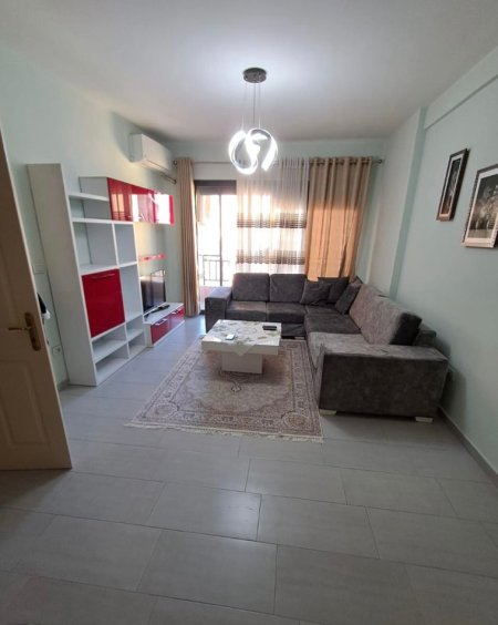 Tirane, jepet me qera apartament 2+1+Ballkon , 107 m² 450 € (ASTIR)