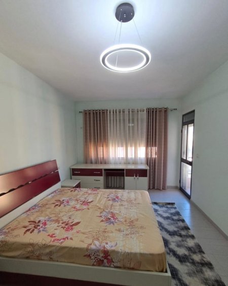 Tirane, jepet me qera apartament 2+1+Ballkon , 107 m² 450 € (ASTIR)