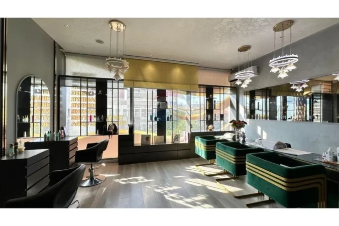 Tirane, shitet dyqan , 70 m² (Ish Tregu Elektrik)