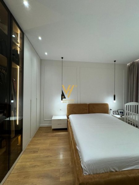 Tirane, jepet me qera apartament 1+1+Ballkon Kati 5, 65 m² 650 € (RRUGA NDRE MJEDA)