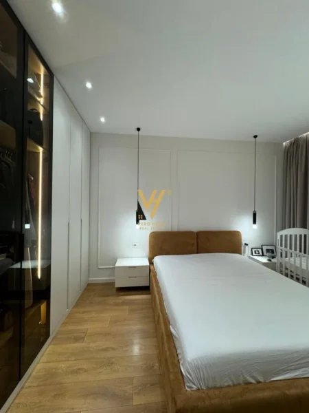 Tirane, jepet me qera apartament 1+1+Ballkon Kati 5, 65 m² 650 € (RRUGA NDRE MJEDA)