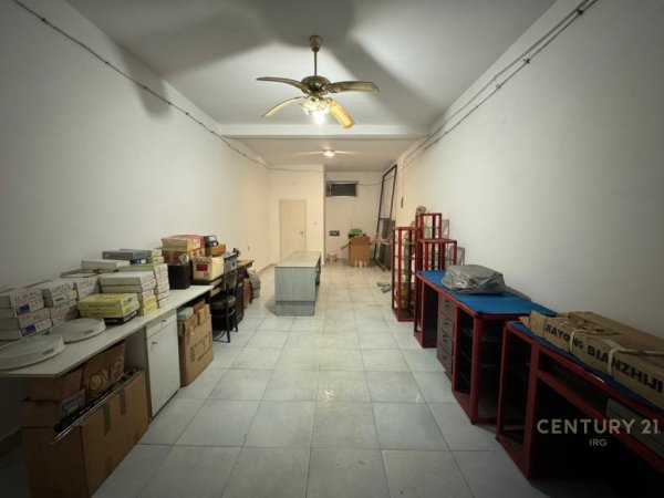 Tirane, shitet dyqan Kati 1, 41 m² 115.000 € (Vasil Shanto)