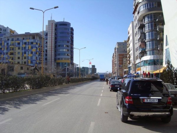 Tirane, shitet garazh | post parkimi , 35 m² 30.000 € (SQUARE 21)