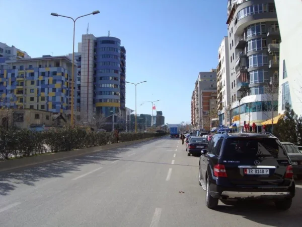 Tirane, shitet garazh | post parkimi , 35 m² 30.000 € (SQUARE 21)