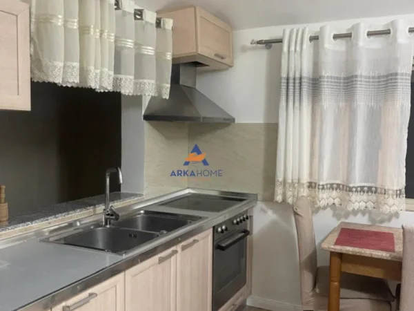 Tirane, jepet me qera apartament 1+1+Ballkon Kati 2, 55 m² 600 € 