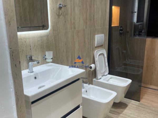 Tirane, jepet me qera apartament 1+1+Ballkon Kati 2, 55 m² 600 € 