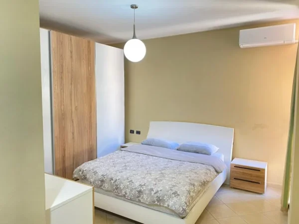 Tirane, jepet me qera apartament 2+1 Kati 10, 103 m² 900 € (QENDER)
