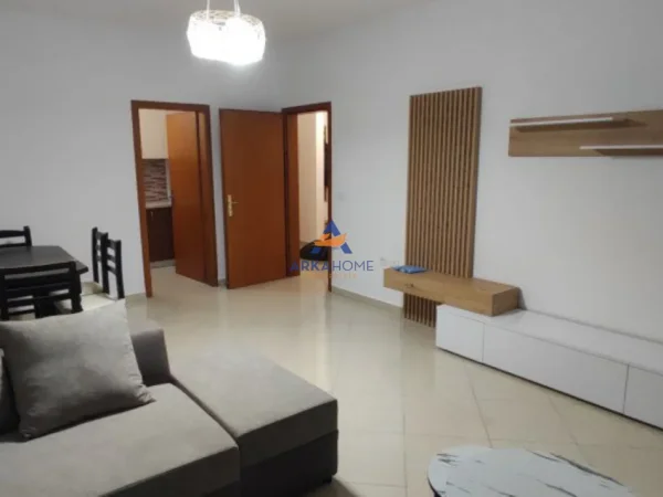Tirane, jepet me qera apartament 2+1+Ballkon Kati 3, 94 m² 628 € 