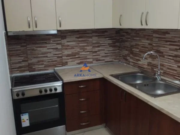 Tirane, jepet me qera apartament 2+1+Ballkon Kati 3, 94 m² 628 € 