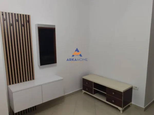 Tirane, jepet me qera apartament 2+1+Ballkon Kati 3, 94 m² 628 € 