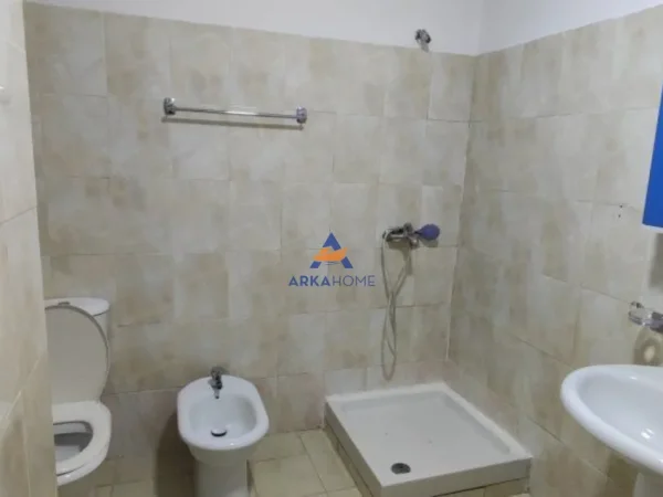 Tirane, jepet me qera apartament 2+1+Ballkon Kati 3, 94 m² 628 € 