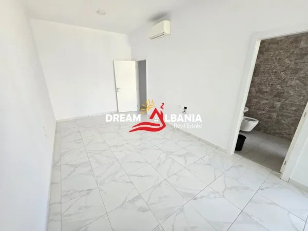 Tirane, jepet me qera zyre Kati 2, 111 m² 1.200 € (rruga e kavajes)