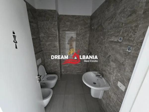 Tirane, jepet me qera zyre Kati 2, 111 m² 1.200 € (rruga e kavajes)