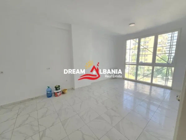 Tirane, jepet me qera zyre Kati 2, 111 m² 1.200 € (rruga e kavajes)