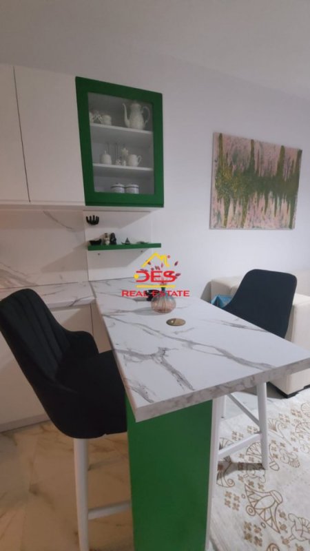 Vlore, jepet me qera apartament 1+1+Ballkon Kati 7, 70 m² 320 € (Rruga Lef Sallata)