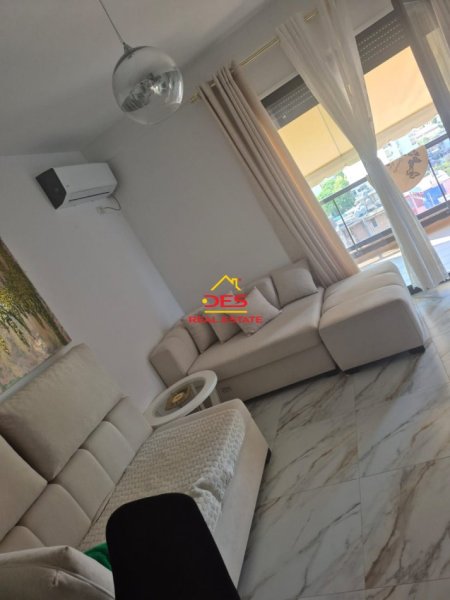Vlore, jepet me qera apartament 1+1+Ballkon Kati 7, 70 m² 320 € (Rruga Lef Sallata)