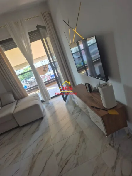 Vlore, jepet me qera apartament 1+1+Ballkon Kati 7, 70 m² 320 € (Rruga Lef Sallata)