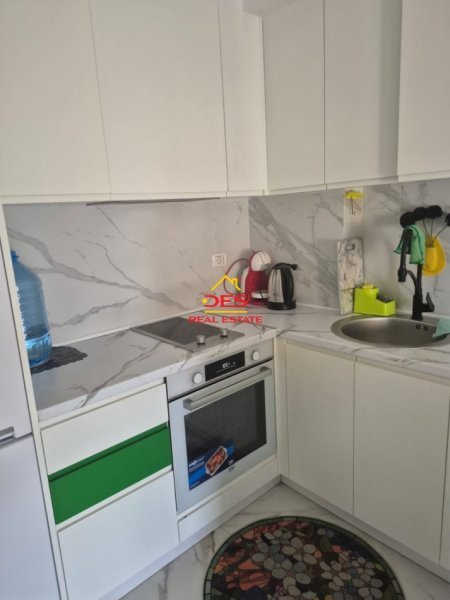 Vlore, jepet me qera apartament 1+1+Ballkon Kati 7, 70 m² 320 € (Rruga Lef Sallata)