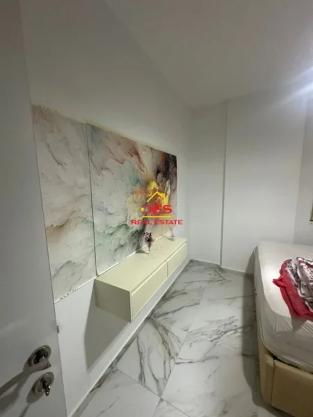 Vlore, jepet me qera apartament 1+1+Ballkon Kati 7, 70 m² 320 € (Rruga Lef Sallata)