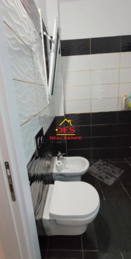 Vlore, jepet me qera apartament 1+1+Ballkon Kati 7, 70 m² 320 € (Rruga Lef Sallata)