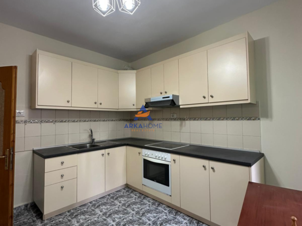 Tirane, jepet me qera apartament 3+1+Ballkon Kati 3, 120 m² 700 € 